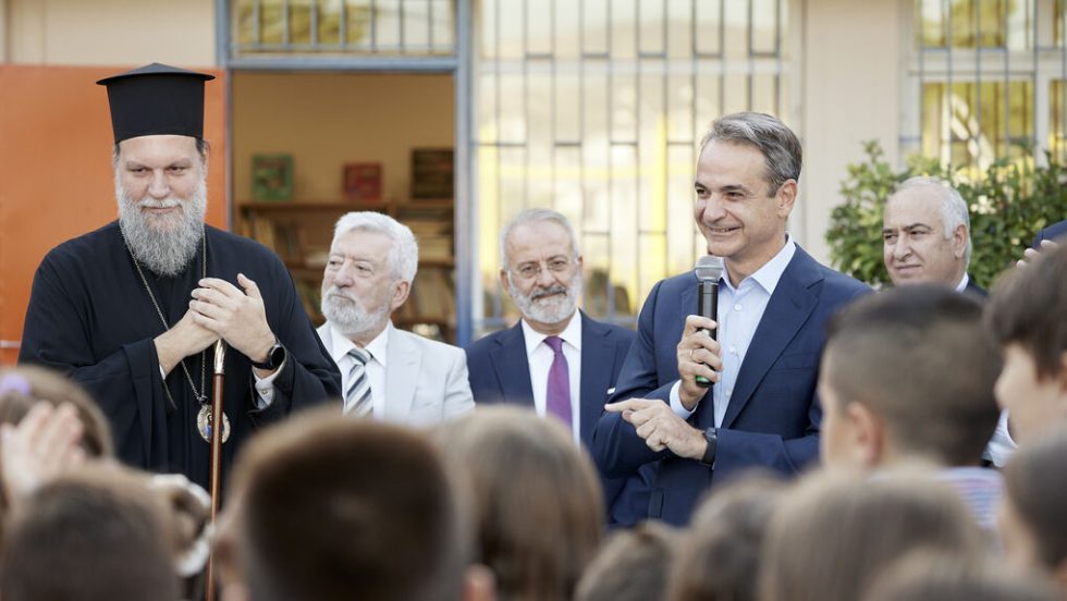 Στο 8ο Δημοτικό Νέας Φιλαδέλφειας έκανε χθες το επικοινωνιακό σόου του ο πρωθυπουργός